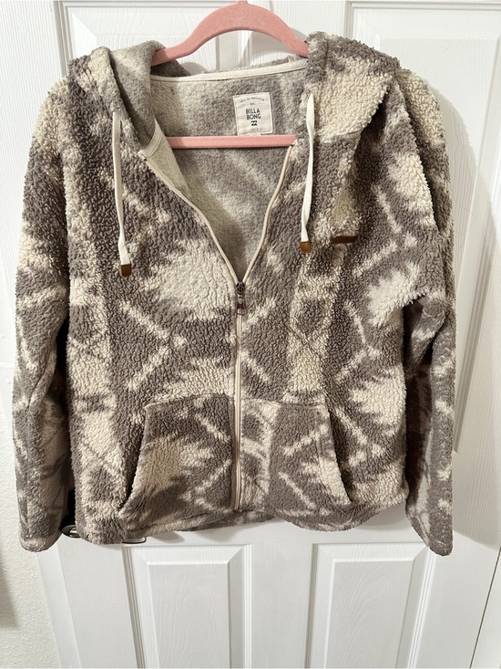 Billabong Jackets & Blazers - Billabong Women's Cream & Gray Patterned Sherpa Zip Hoodie
